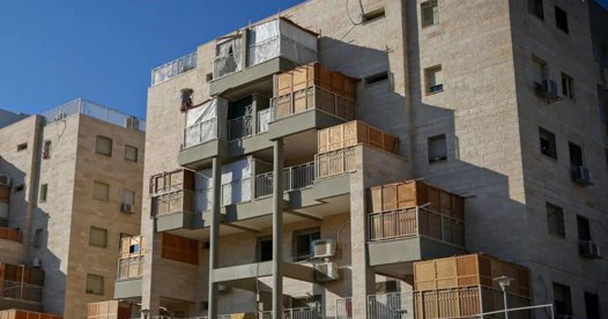 סוכה רגילה זמנית ומאולתרת על מרפסות