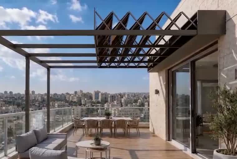 סוכהול: מרפסת עם סכך, סוכה מעוצבת ומשולבת בבית